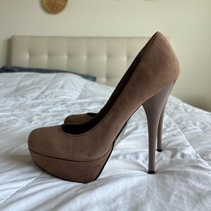 Beautiful leather suede stiletto pumps